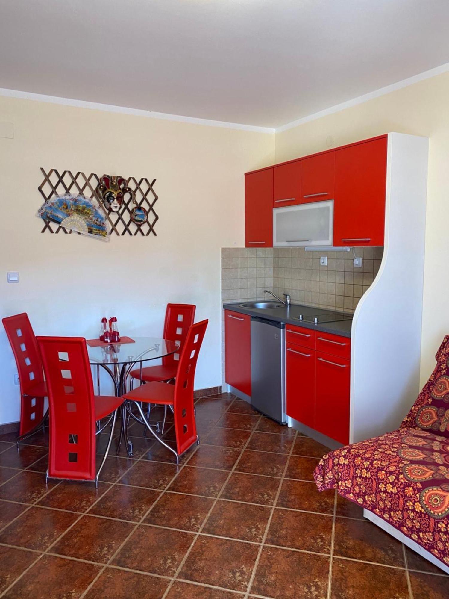 טיווט Apartments Villa Viktoria מראה חיצוני תמונה